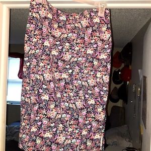 Multi colored split on the side skirt 🤑